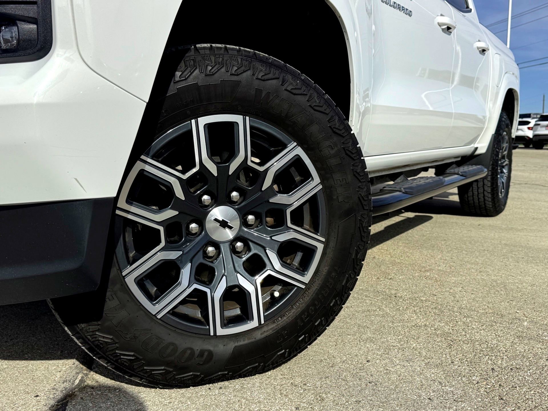 Used 2024 Chevrolet Colorado Z71 w/ Z71 Convenience Package 2 image 2