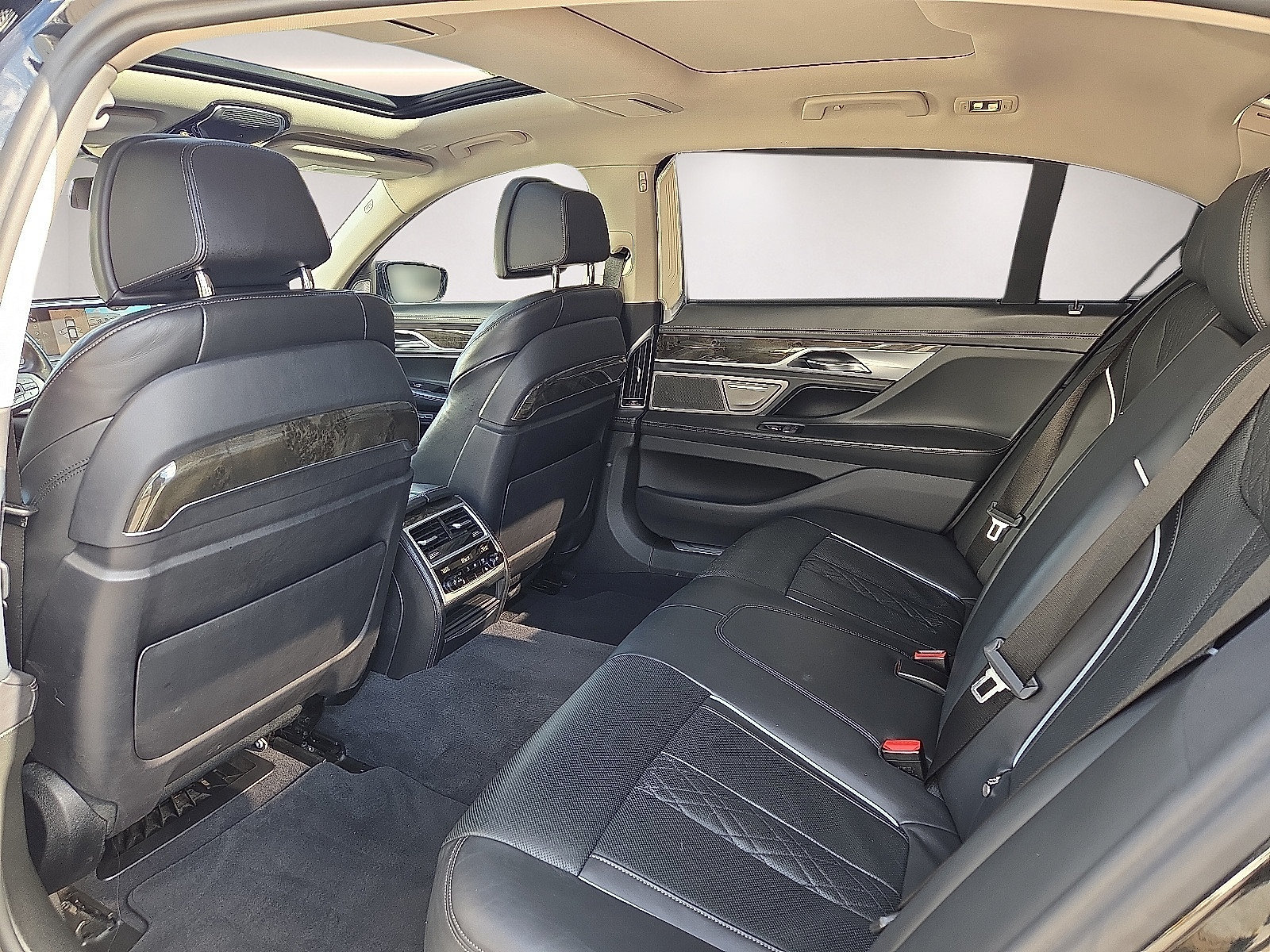 Used 2017 BMW 750i xDrive AWD/4WD image 20