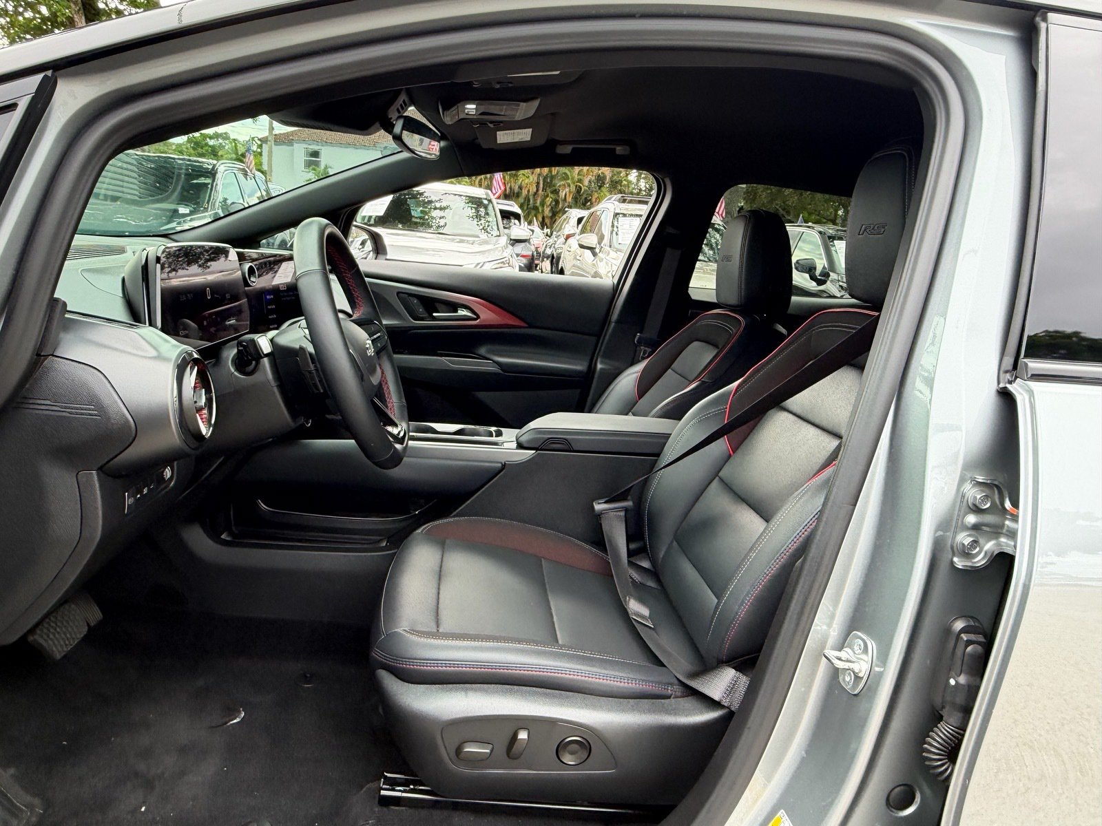 Used 2024 Chevrolet Equinox EV RS FWD image 9