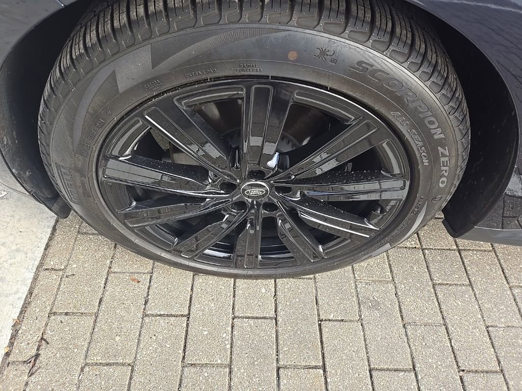 Used 2023 Land Rover Range Rover Sport SE image 10