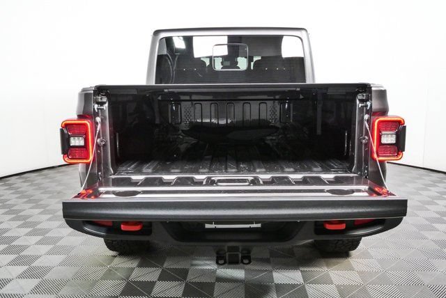 Used 2025 Jeep Gladiator Mojave w/ Convenience Group AWD/4WD image 6