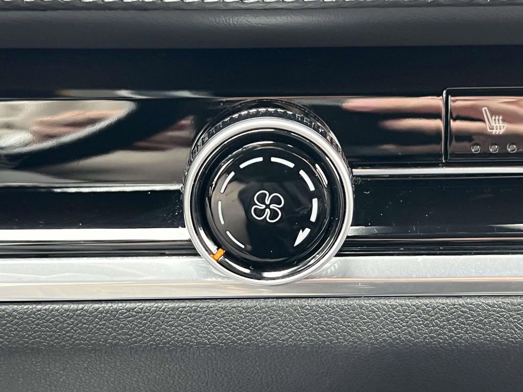 Used 2025 Chevrolet Equinox LT w/ Midnight Edition image 29