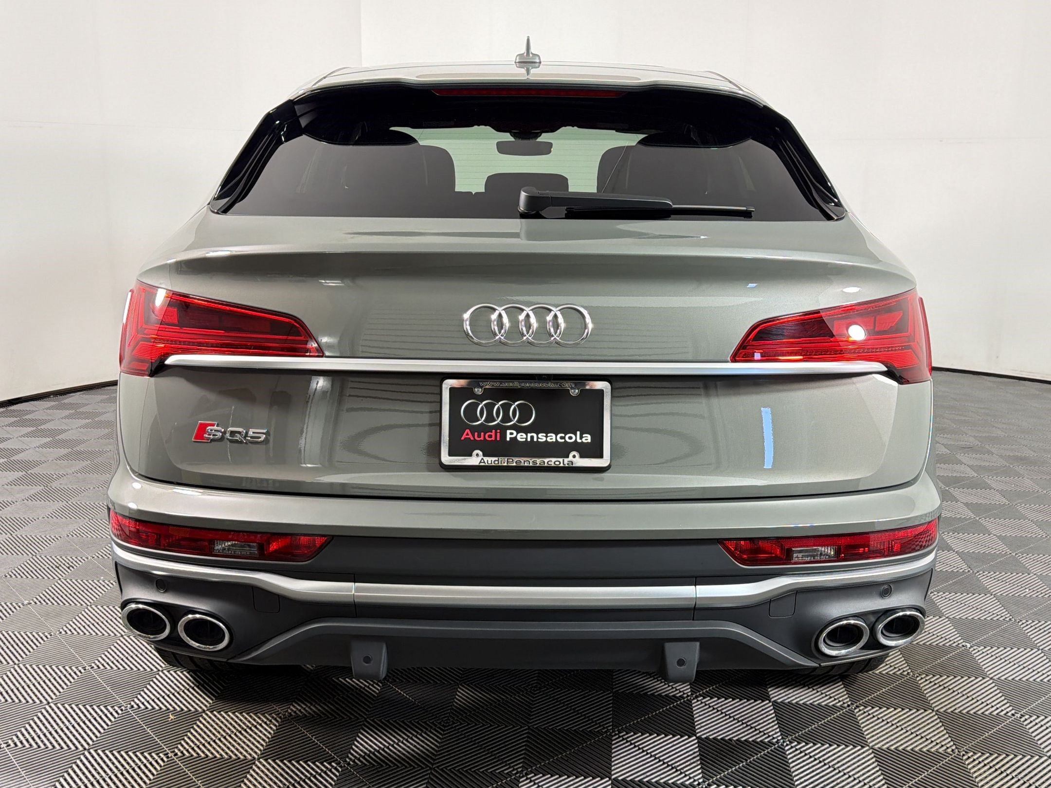 Used 2023 Audi SQ5 Prestige w/ Prestige Package AWD/4WD image 7