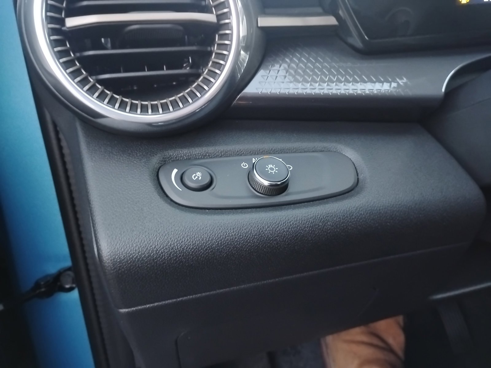 New 2026 Chevrolet Trax ACTIV w/ Driver Confidence Package image 24