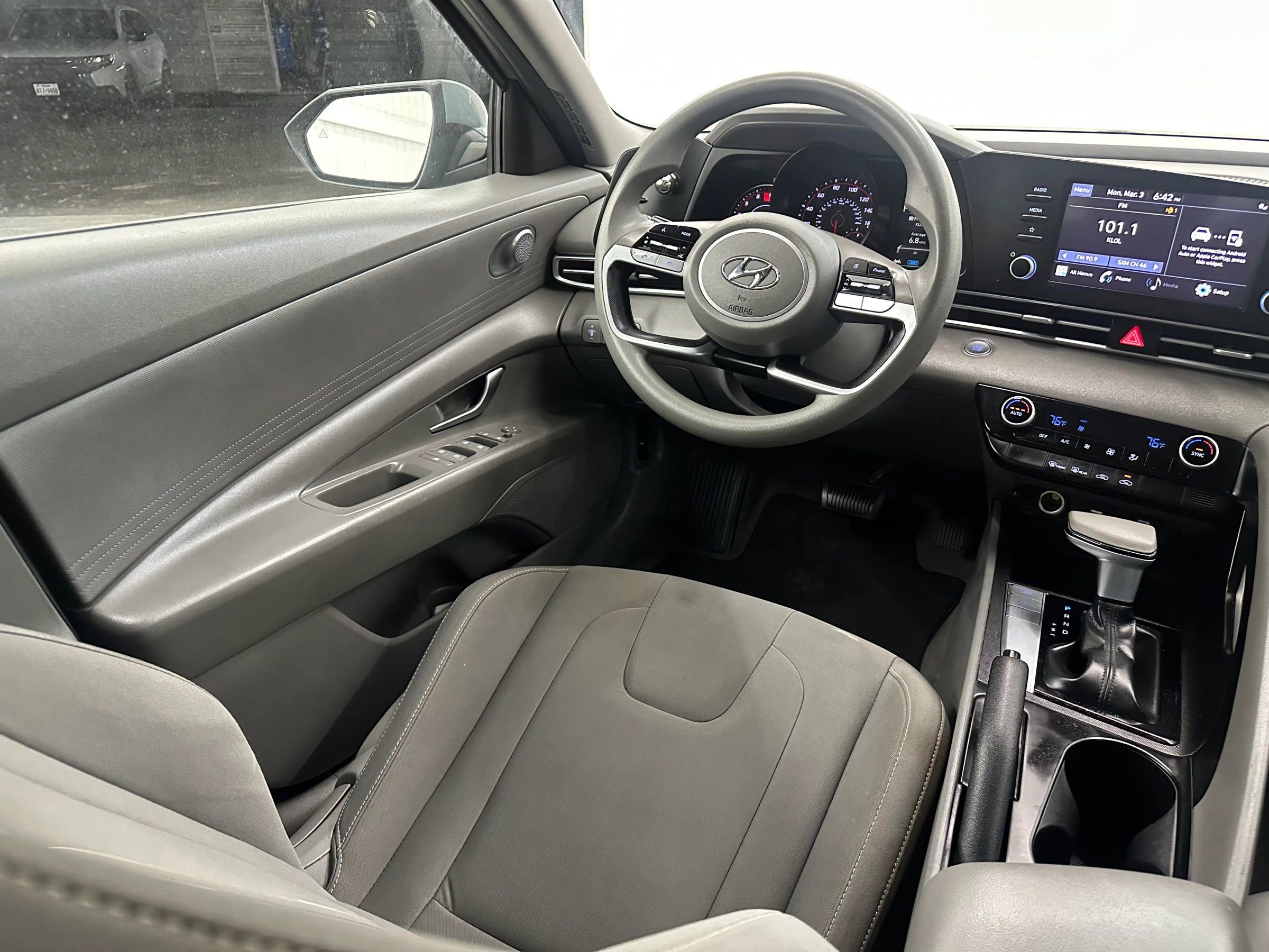 Used 2021 Hyundai Elantra SEL image 15