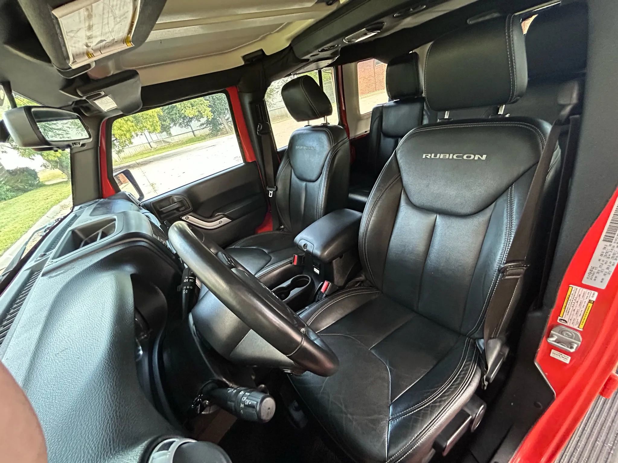 Used 2015 Jeep Wrangler Unlimited Rubicon w/ Connectivity Group image 9