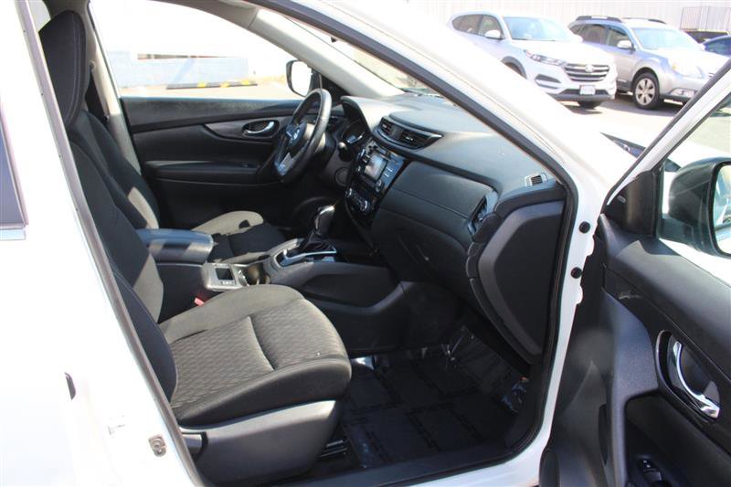 Used 2017 Nissan Rogue SV image 12