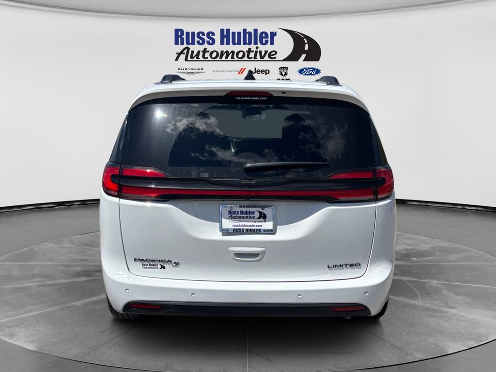 Used 2025 Chrysler Pacifica Limited FWD image 4