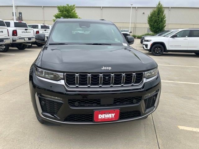 New 2026 Jeep Grand Cherokee Limited w/ Luxury Tech Group II AWD/4WD image 2
