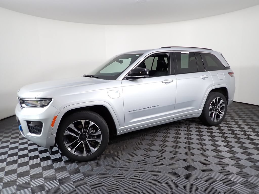 Used 2022 Jeep Grand Cherokee Overland w/ Luxury Tech Group IV AWD/4WD image 12
