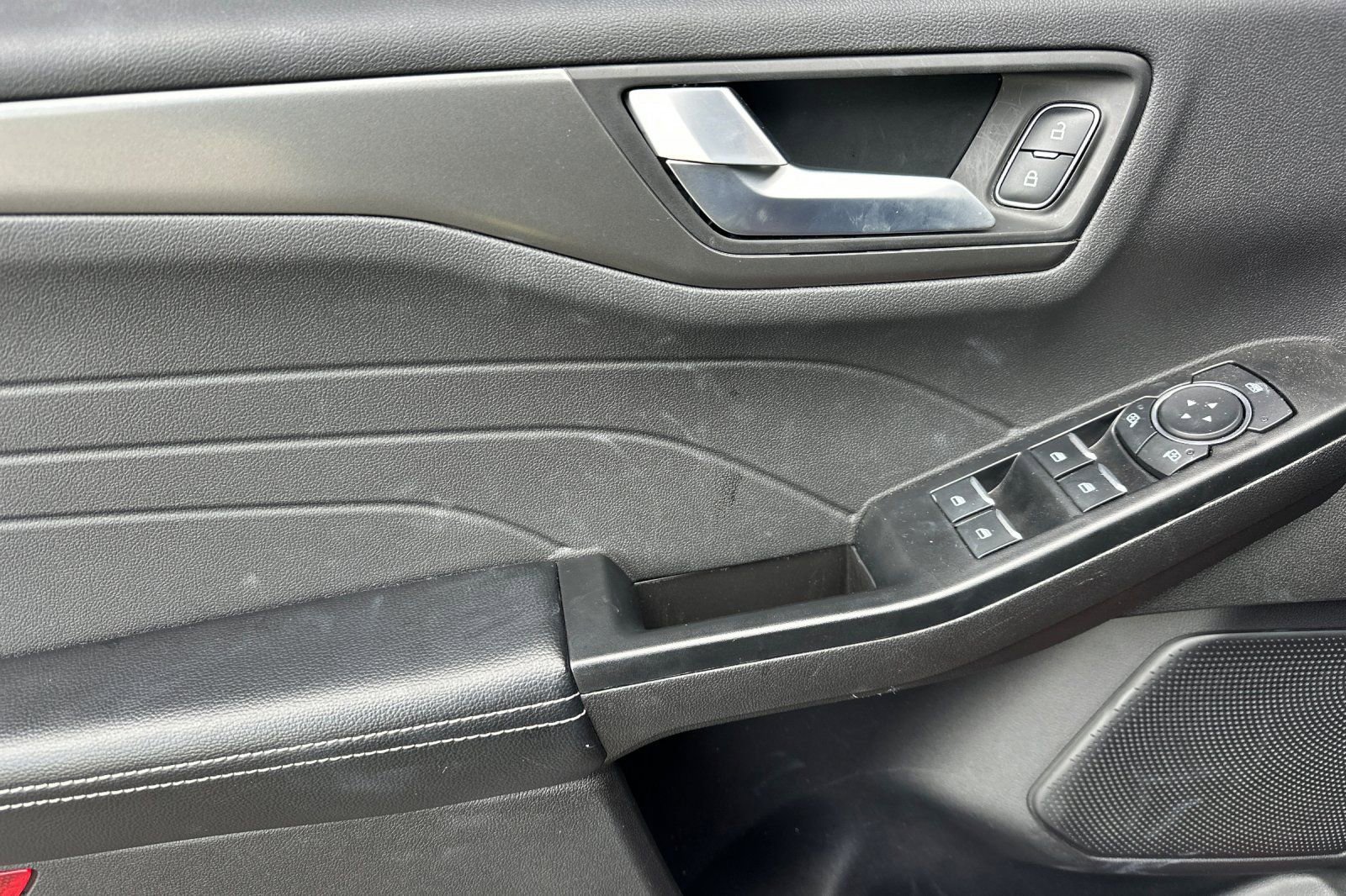 Used 2025 Ford Escape SE FWD image 8