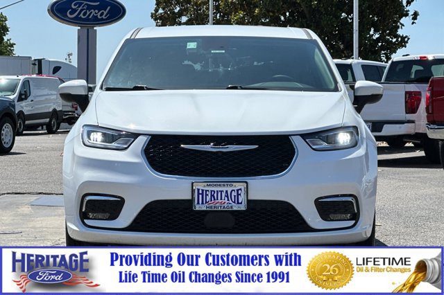 Used 2023 Chrysler Pacifica Touring-L image 9