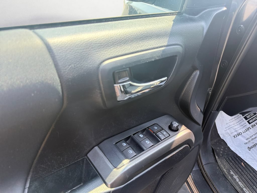 Used 2021 Toyota Tacoma TRD Sport AWD/4WD image 22