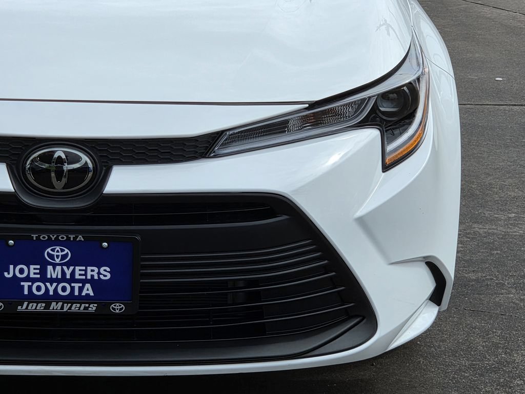 Used 2026 Toyota Corolla LE FWD image 4