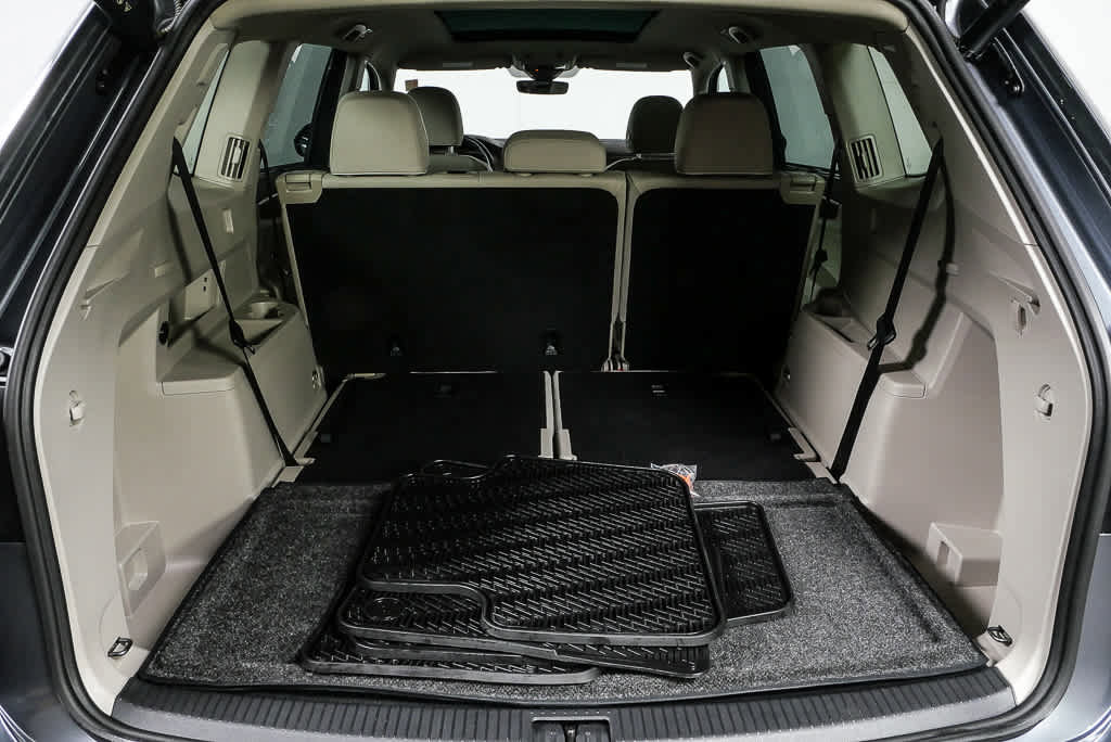 Certified 2025 Volkswagen Atlas SEL Premium R-Line image 36