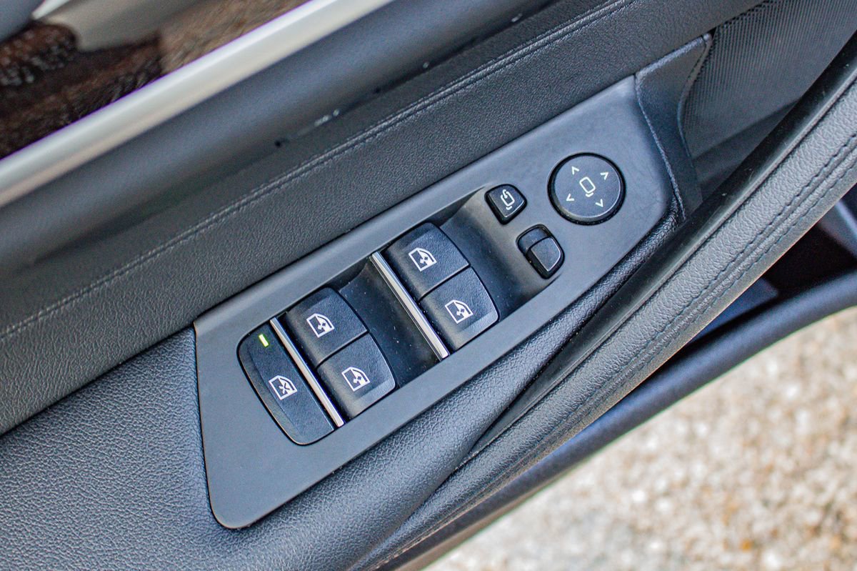 Used 2019 BMW 530i xDrive w/ Premium Package image 13