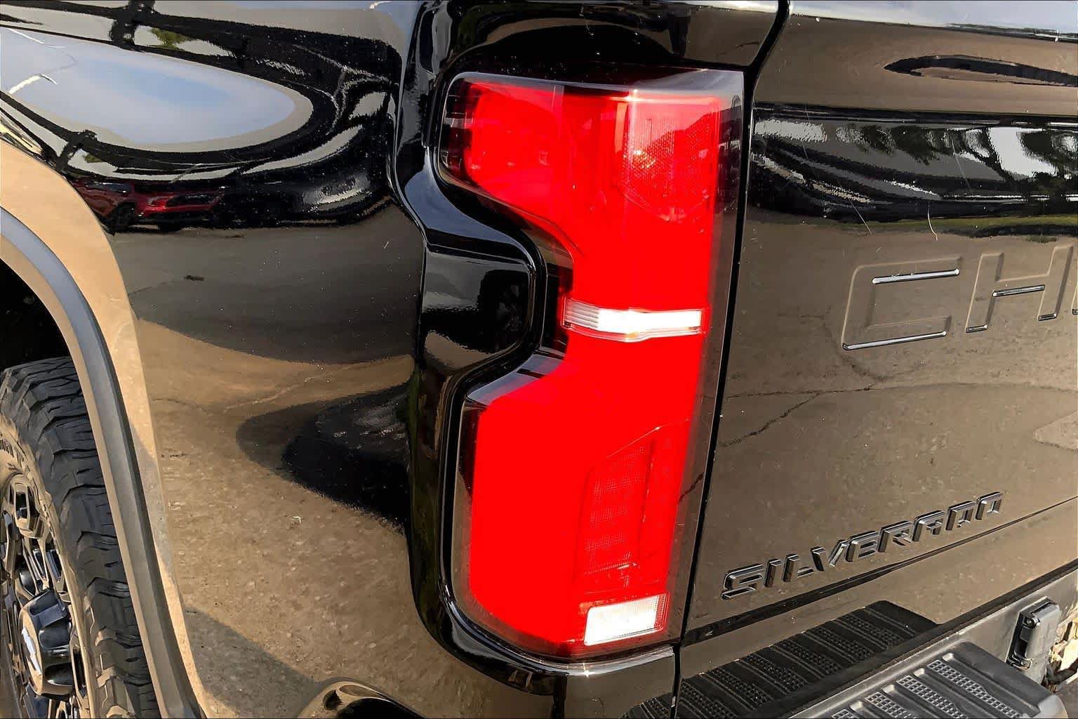 Used 2024 Chevrolet Silverado 2500 High Country w/ High Country Premium Package AWD/4WD image 28