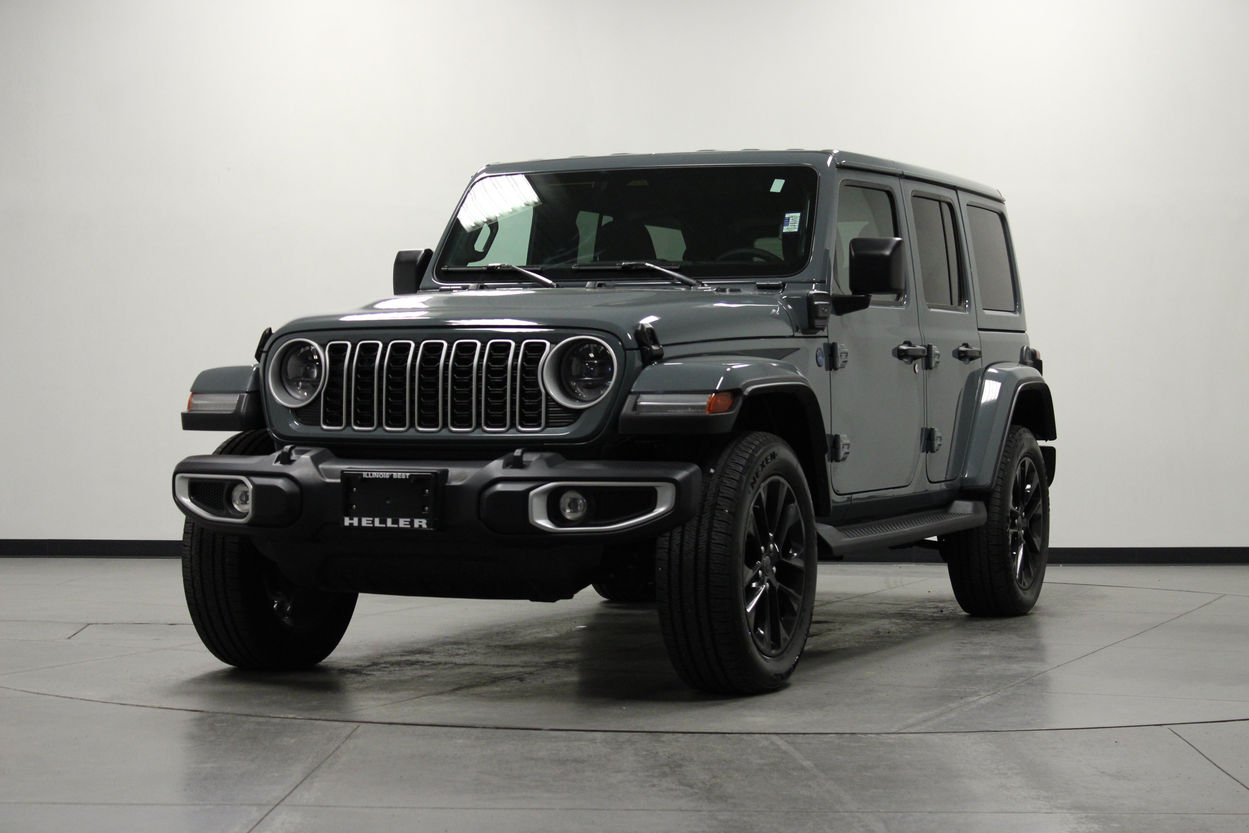 Used 2025 Jeep Wrangler Unlimited Sahara AWD/4WD image 8