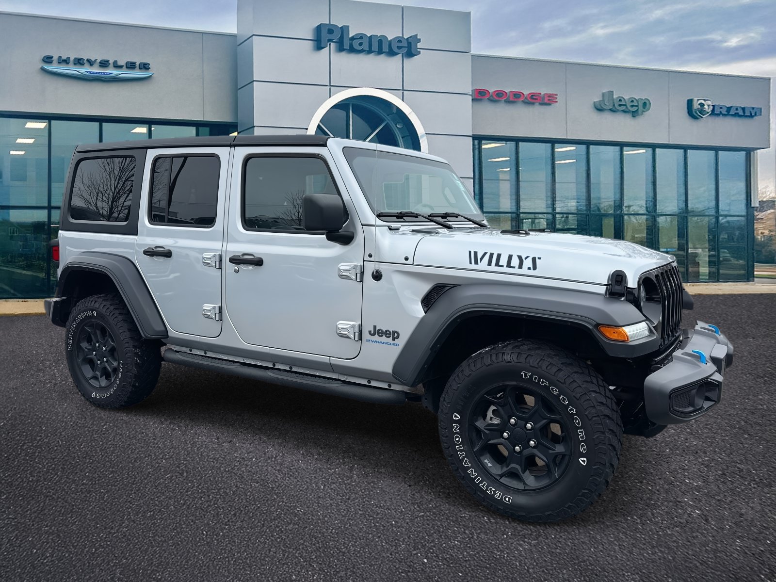 Used 2023 Jeep Wrangler Unlimited w/ Cold Weather Group AWD/4WD image 1