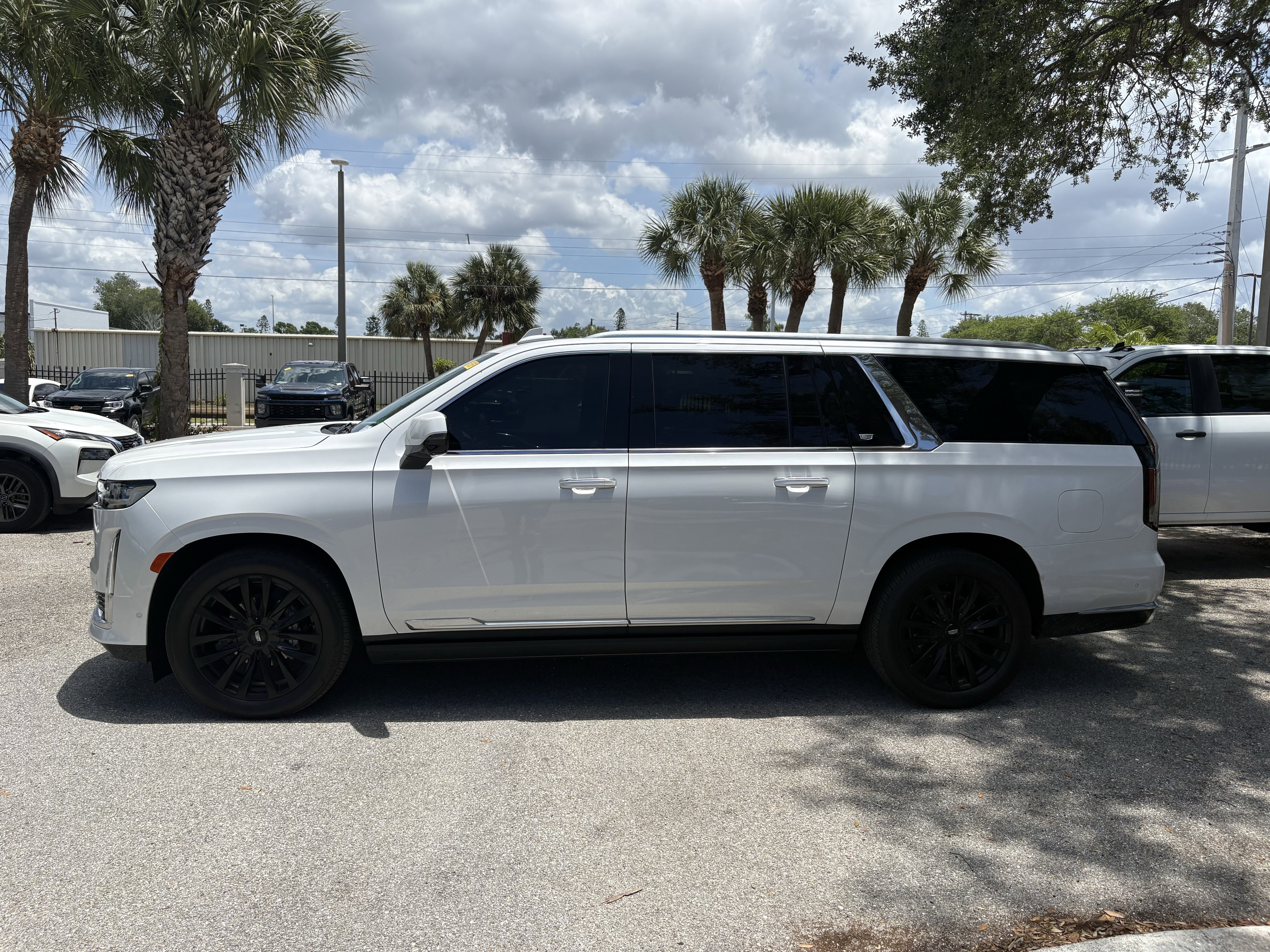 Used 2024 Cadillac Escalade ESV Premium Luxury w/ Performance Package AWD/4WD image 4