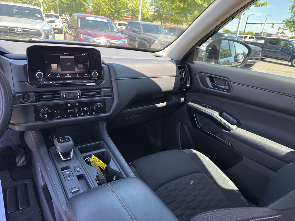 Used 2025 Nissan Pathfinder S FWD image 25