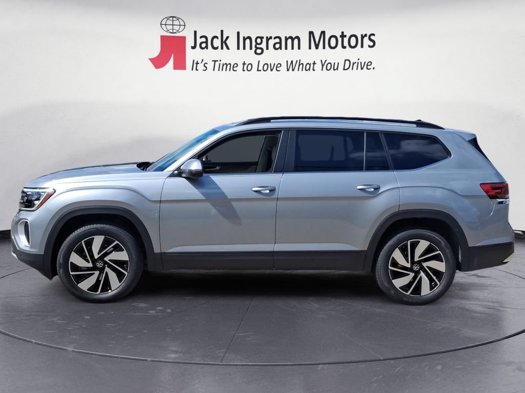 Used 2026 Volkswagen Atlas SE w/ Panoramic Sunroof Package FWD image 2