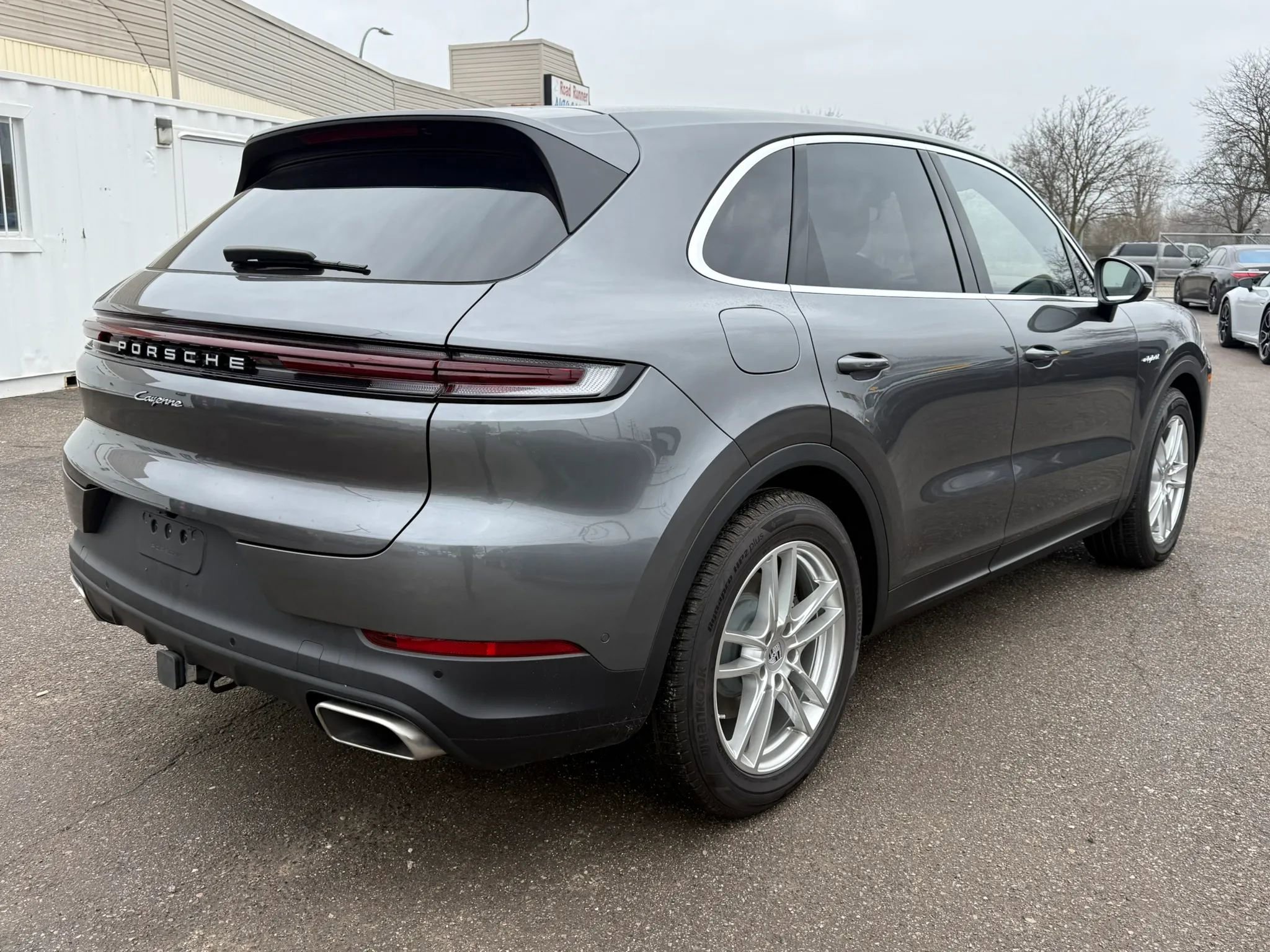 Used 2025 Porsche Cayenne E-Hybrid Sport Utility 4D w/ Premium Package Plus image 13
