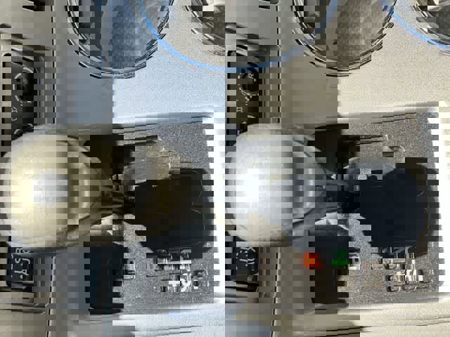 Used 2013 Toyota Highlander SE FWD image 16