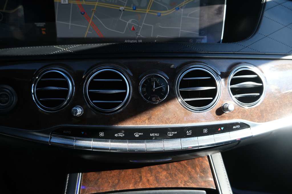 Used 2018 Mercedes-Benz S 560 4MATIC Sedan w/ Premium Package image 33