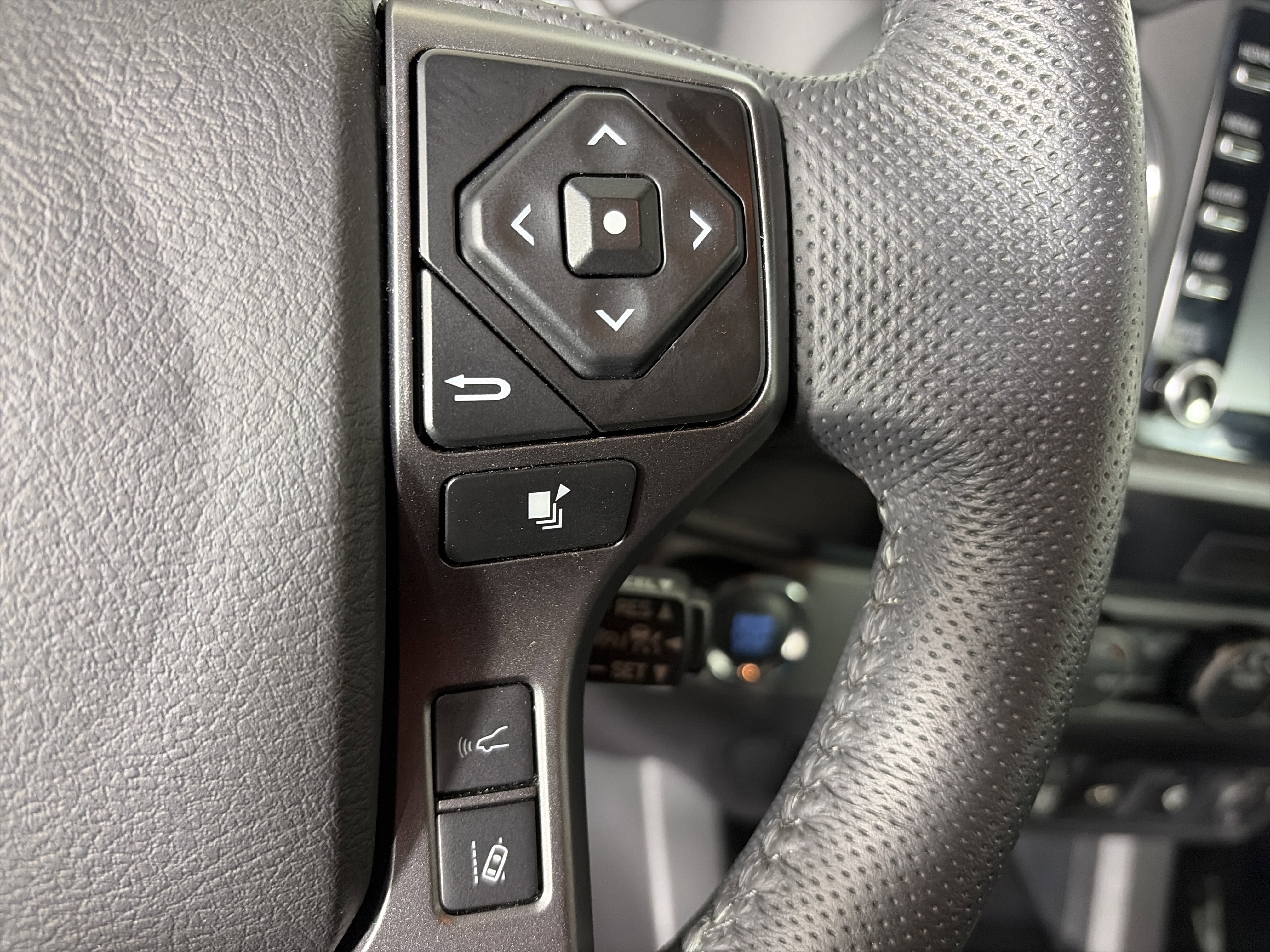 Used 2023 Toyota Tacoma TRD Sport w/ Technology Package image 28