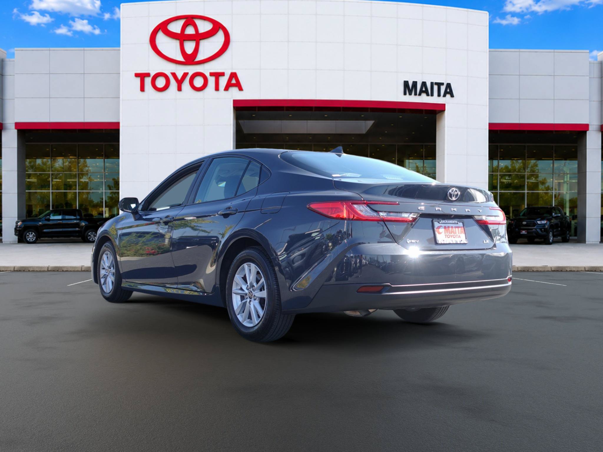 Used 2025 Toyota Camry LE FWD image 5
