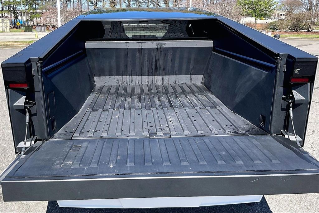 Used 2025 Tesla Cybertruck AWD Crew Cab image 17