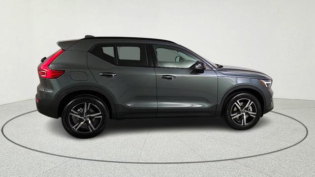 New 2026 Volvo XC40 B5 Core w/ Climate Package AWD/4WD image 8