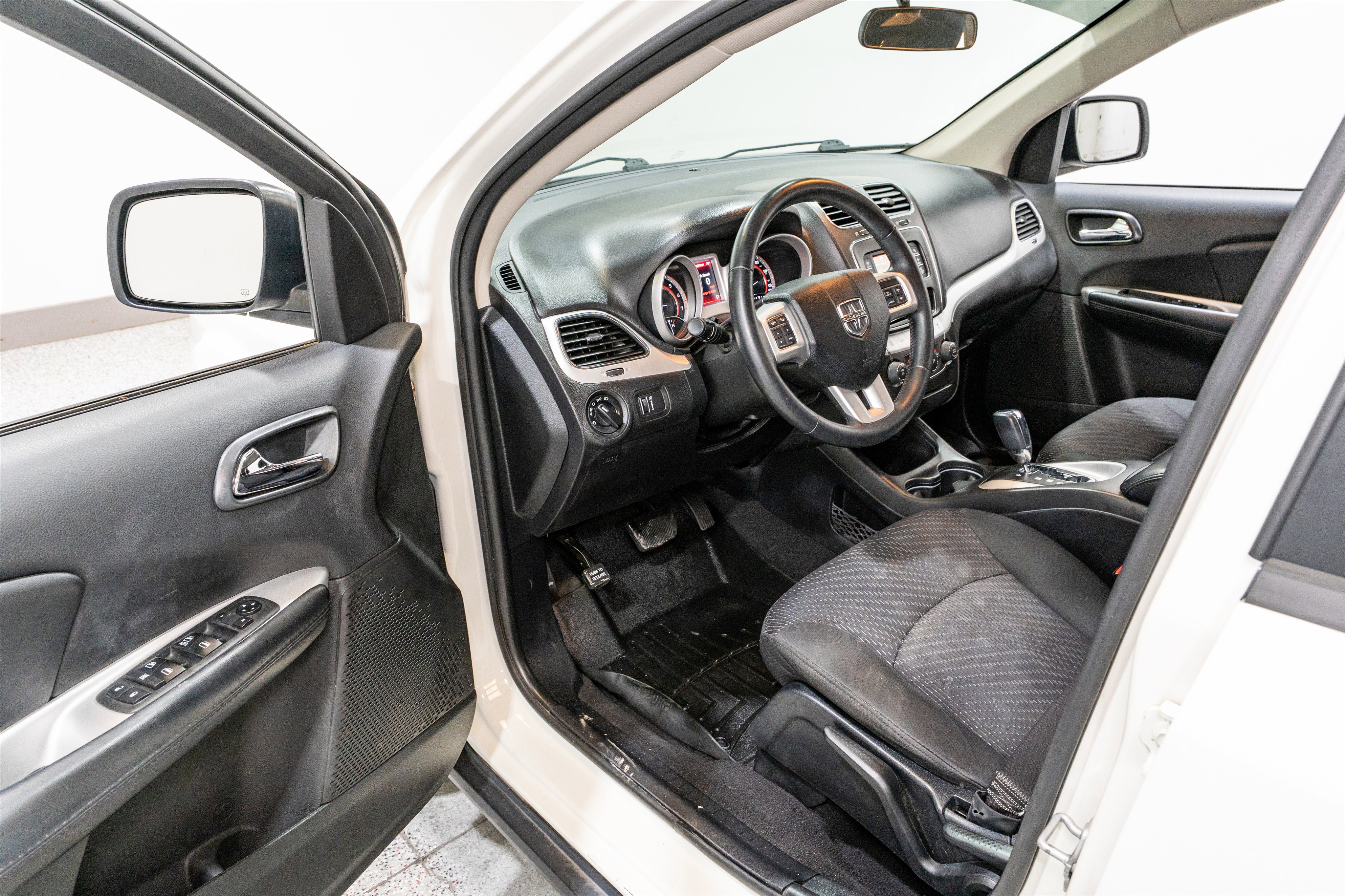 Used 2018 Dodge Journey SE w/ Popular Equipment Group image 12