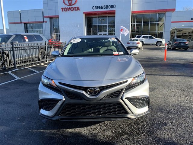 Used 2021 Toyota Camry SE image 3