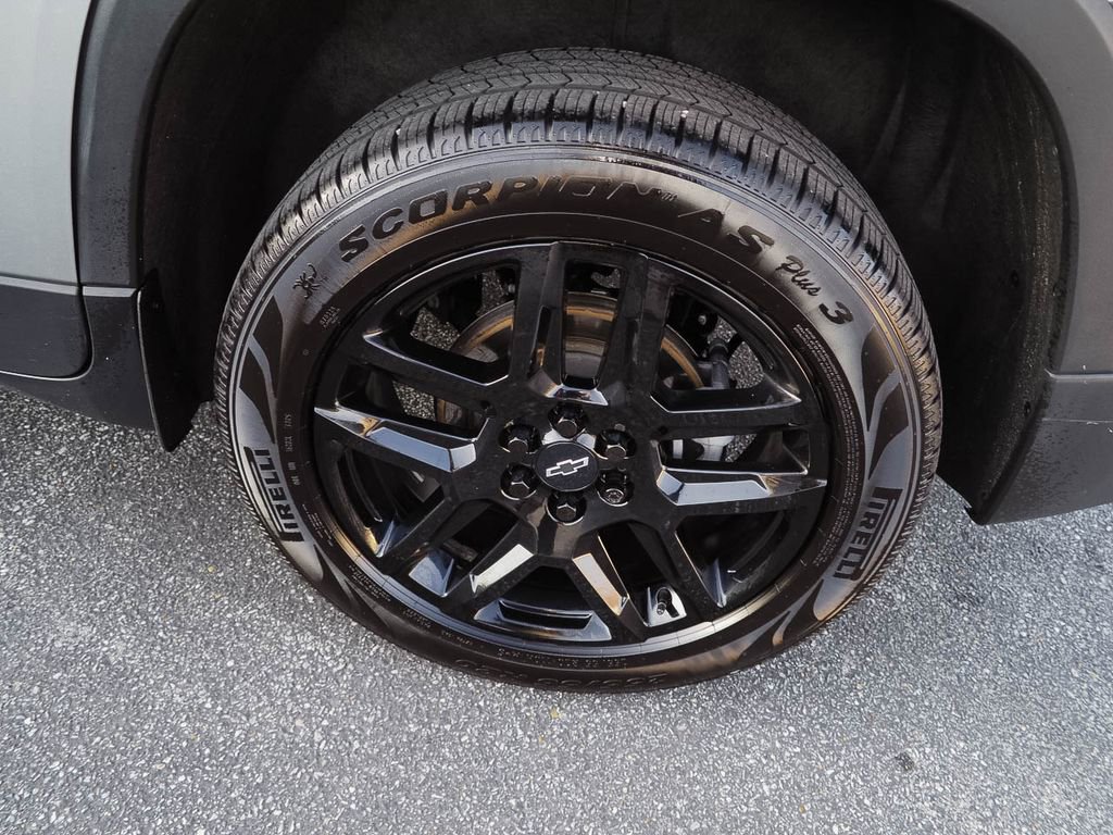 Used 2023 Chevrolet Traverse LT image 36