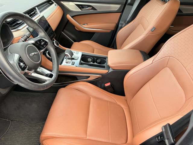 Used 2025 Jaguar F-PACE R-Dynamic S image 9