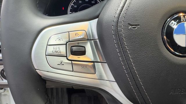 Used 2019 BMW 750i w/ Autobahn Package RWD image 30