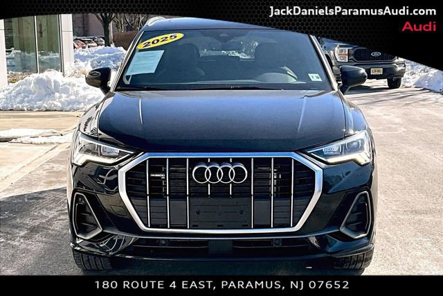 Used 2025 Audi Q3 2.0T Premium w/ Convenience Package image 3