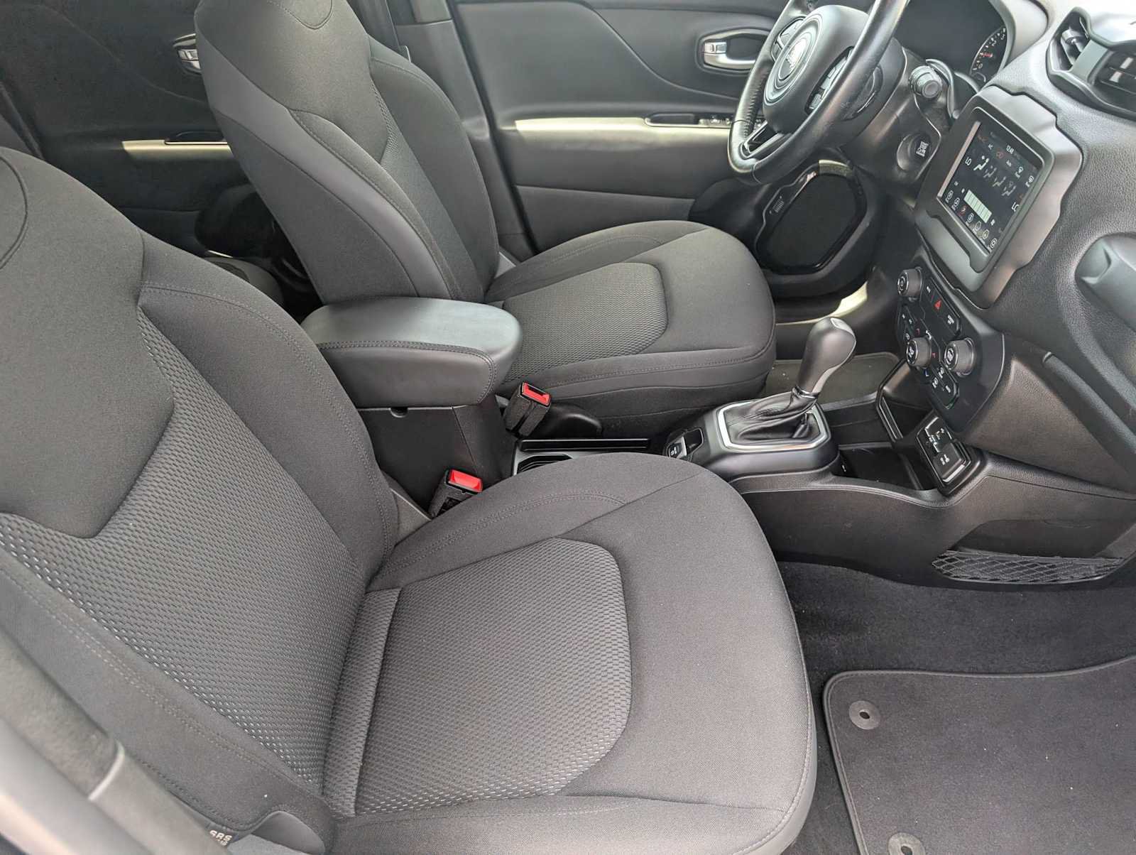 Certified 2020 Jeep Renegade Altitude FWD image 30
