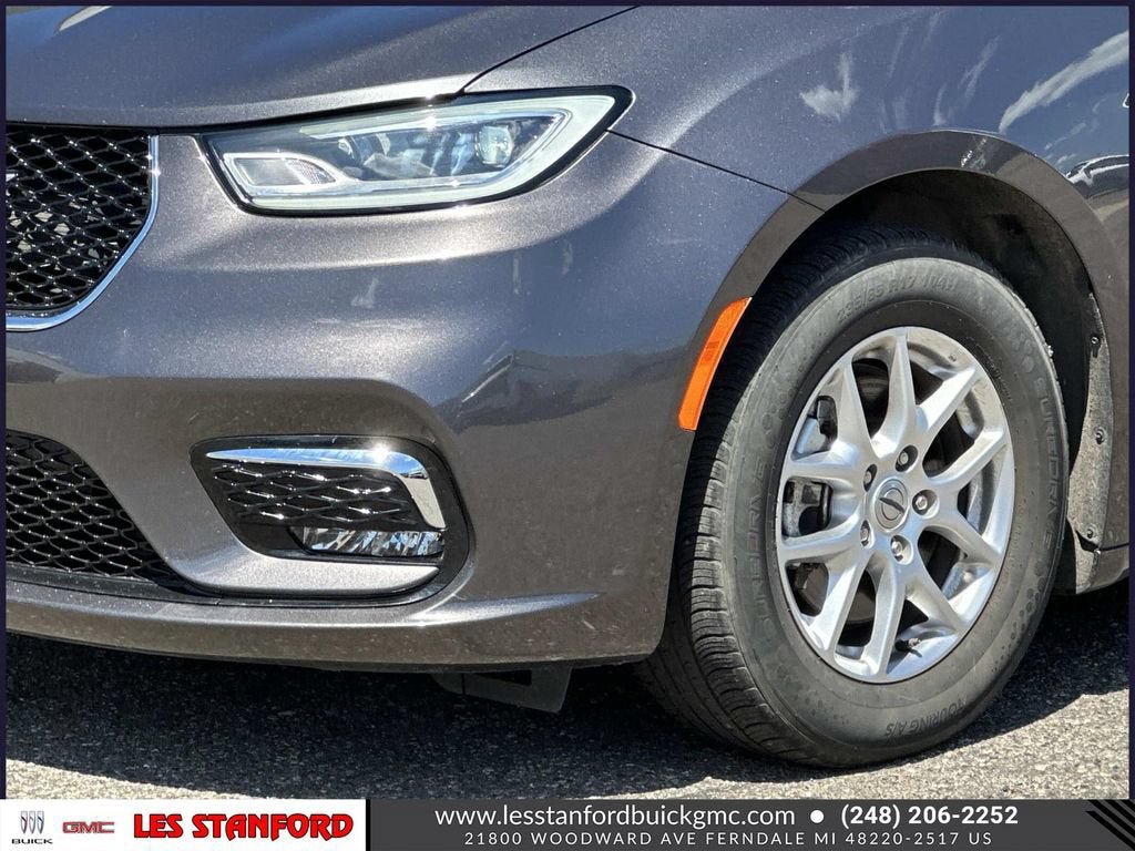 Used 2023 Chrysler Pacifica Touring-L FWD image 9
