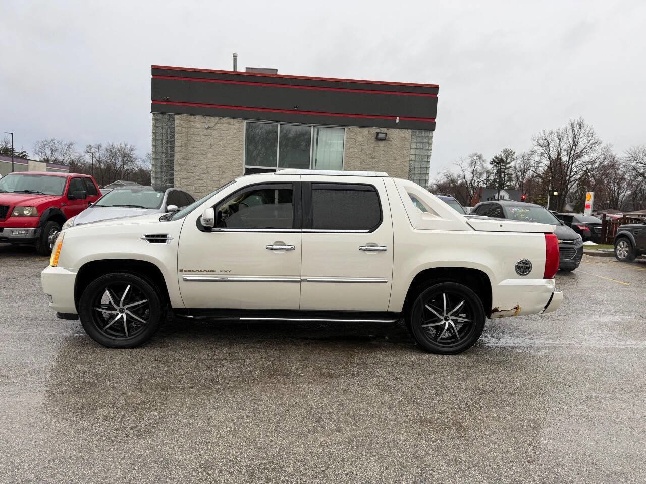 Used 2007 Cadillac Escalade EXT w/ Climate Package image 2