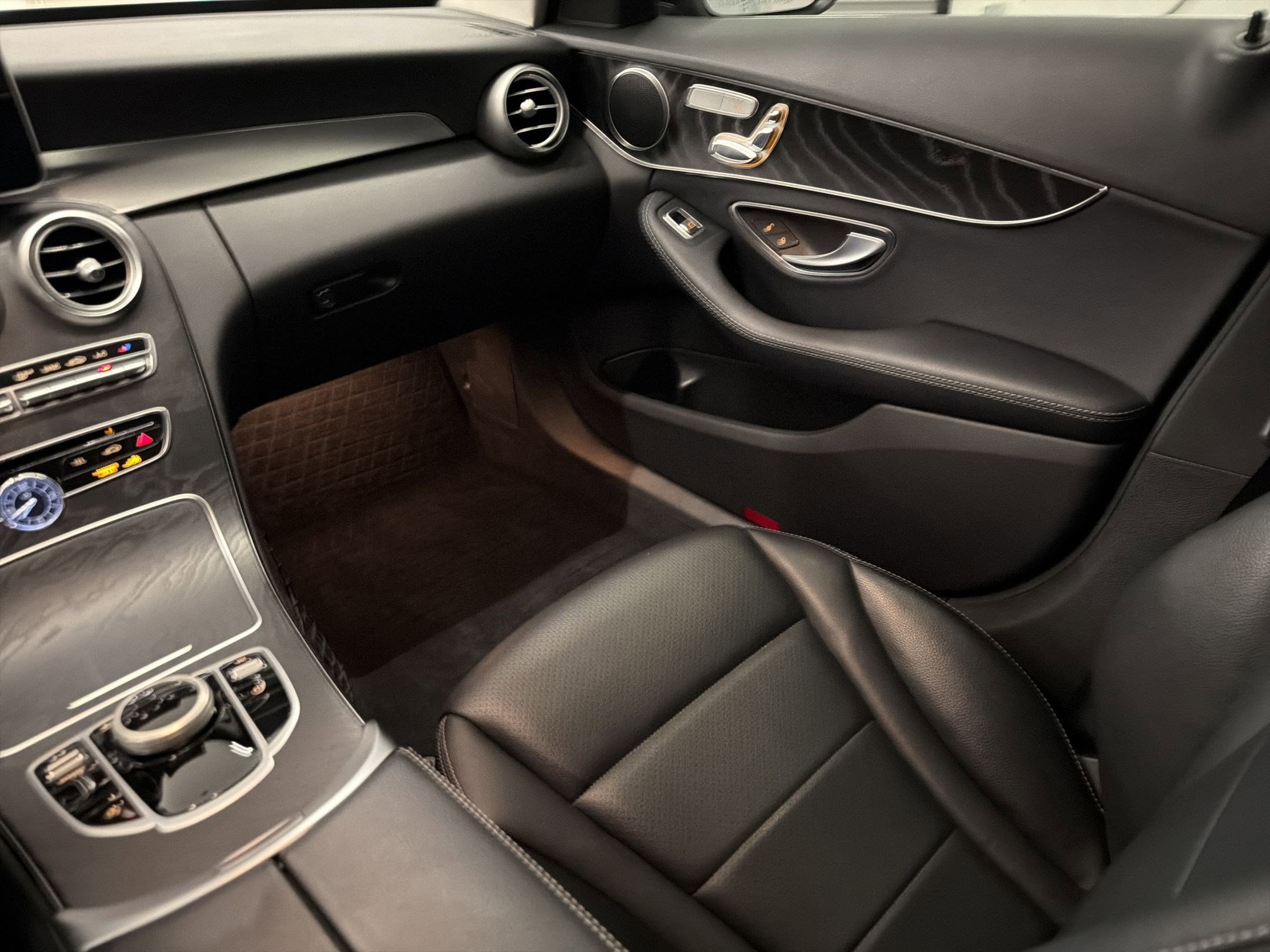 Used 2017 Mercedes-Benz C 300 Sedan image 26