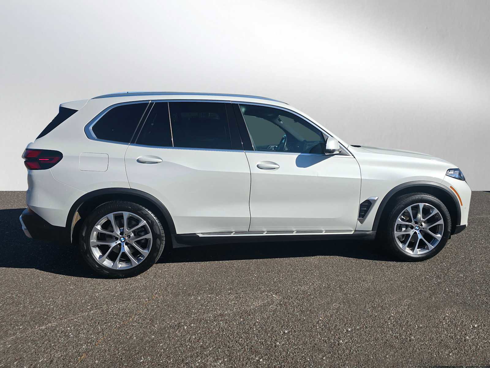 Used 2024 BMW X5 xDrive40i image 2