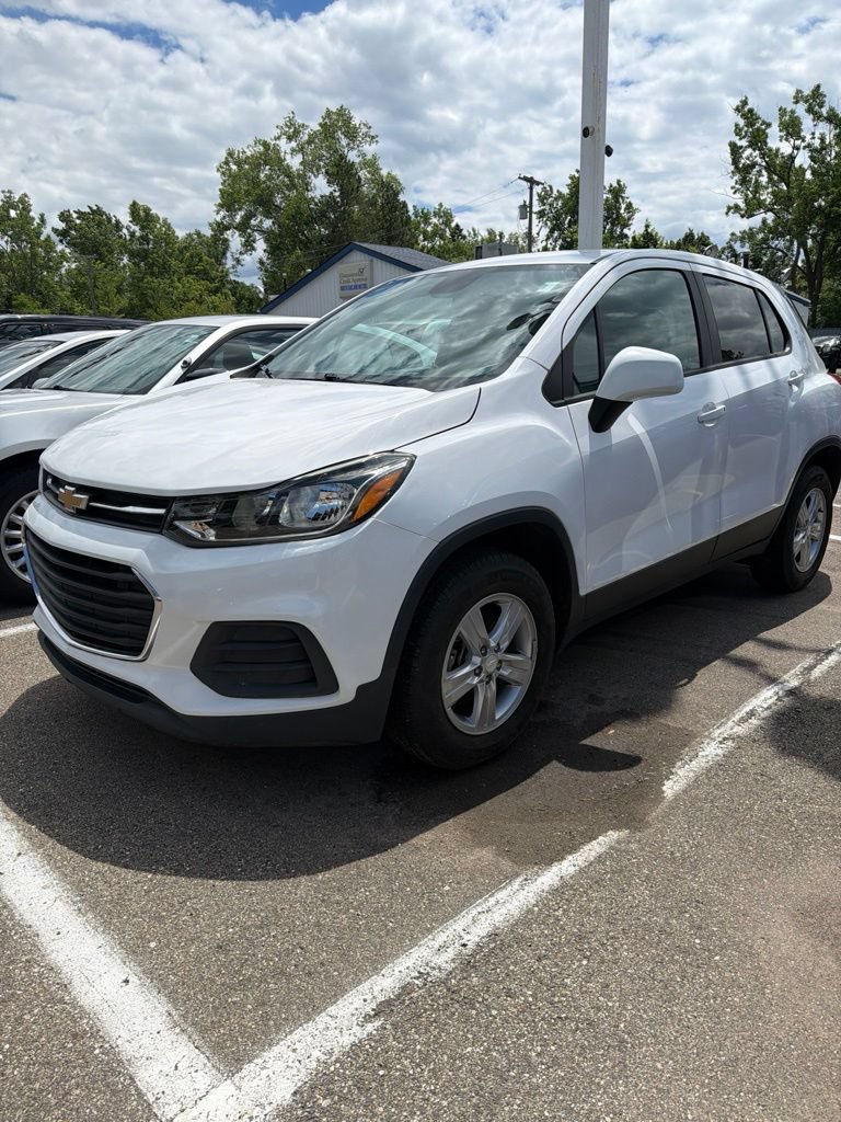 Used 2020 Chevrolet Trax LS w/ Tint and Cruise Package AWD/4WD image 1