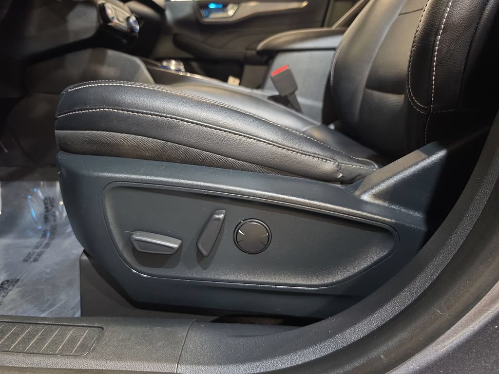 Used 2021 Ford Escape Titanium AWD/4WD image 14