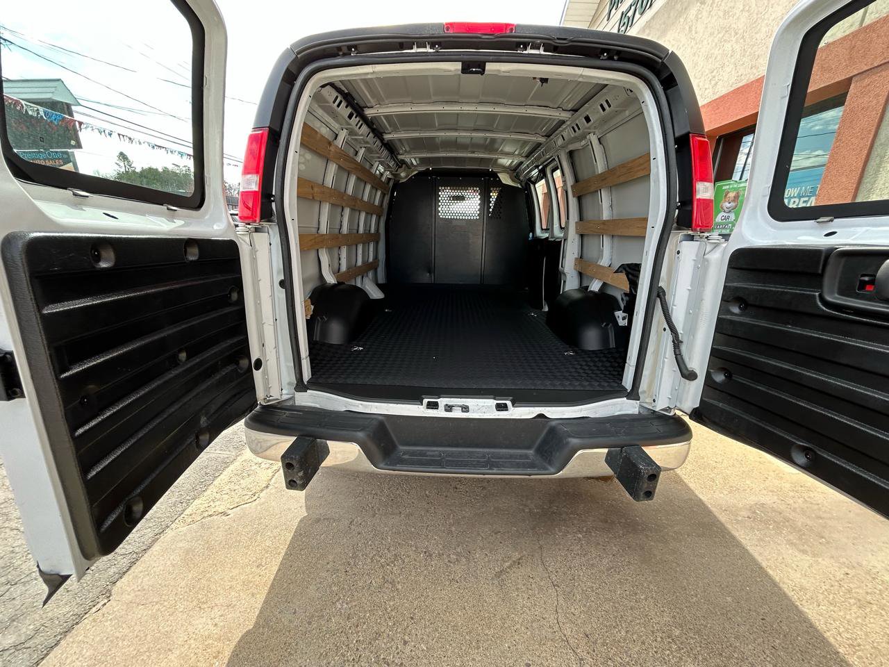 Used 2024 Chevrolet Express 2500 2500 Cargo w/ Driver Convenience Package image 11