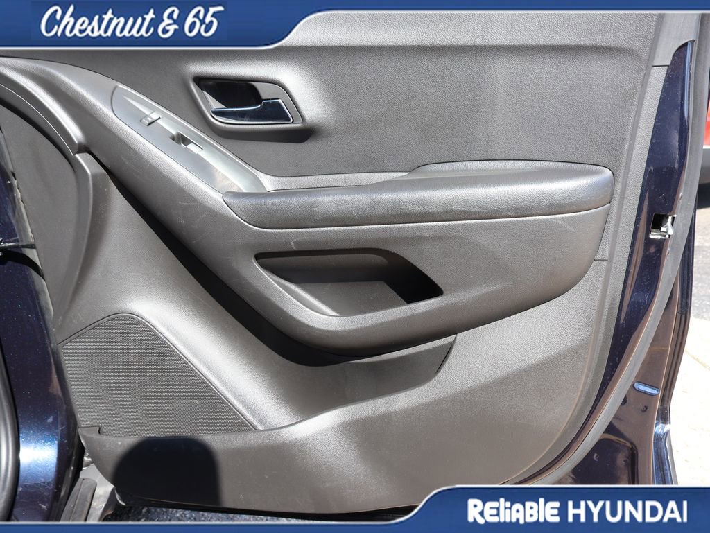 Used 2022 Chevrolet Trax LT w/ Driver Confidence Package image 9