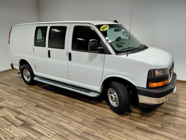 Used 2024 GMC Savana 2500 w/ Driver Convenience Package image 12