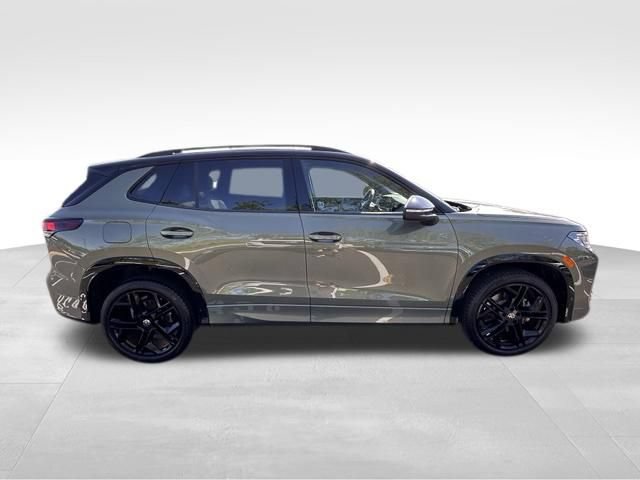 Used 2025 Volkswagen Tiguan SE R-Line AWD/4WD image 9